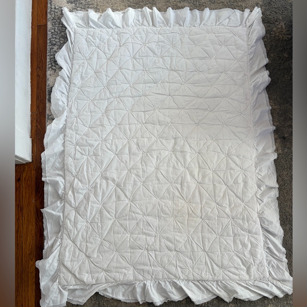 Pottery Barn Kids White Ruffled Crib Comforter